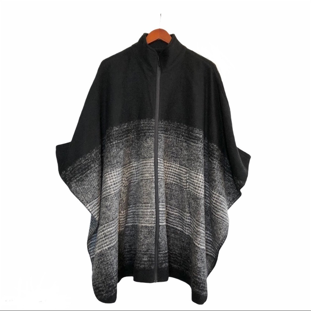 🌈 6/$60 Bernardo Black Grey Poncho, L/XL